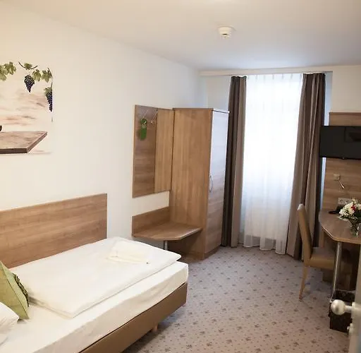 & Restaurant Schwarzes Kreuz 3*
