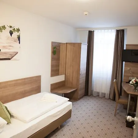 & Restaurant Schwarzes Kreuz 3*