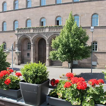 & Restaurant Schwarzes Kreuz 3* Fuerth